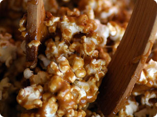 make caramel popcorn 4